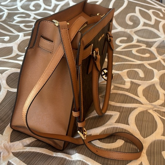 Michael Kors Dillon Satchel Brown Acorn NWT - Picture 4 of 16